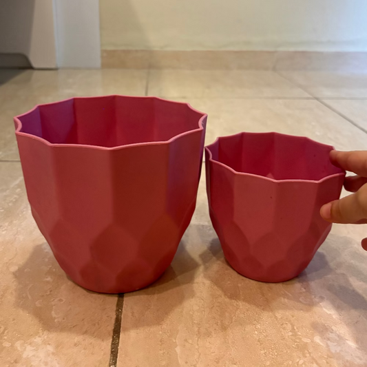 Maceteros Rosados de Plástico