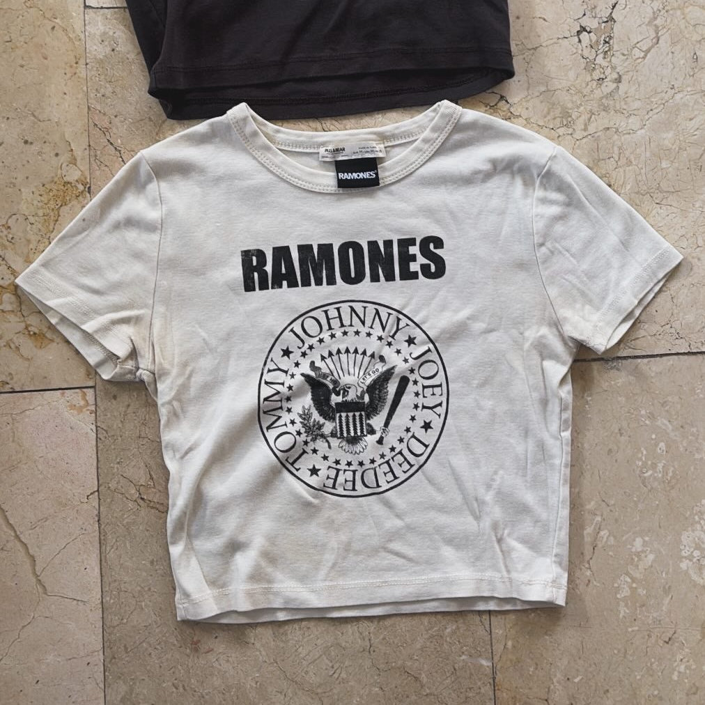 Pull & Bear Crop Graphic T-Shirt Ramones