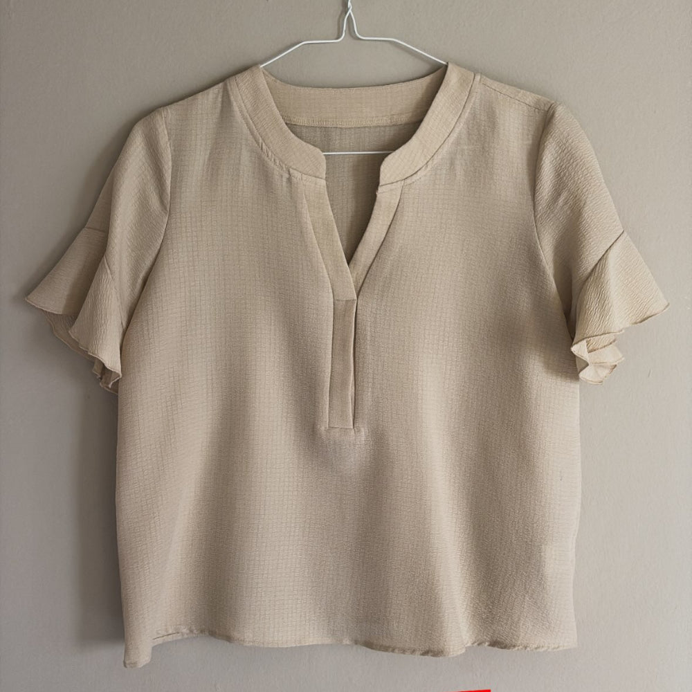 SHEIN Blusa Beige con Vuelos