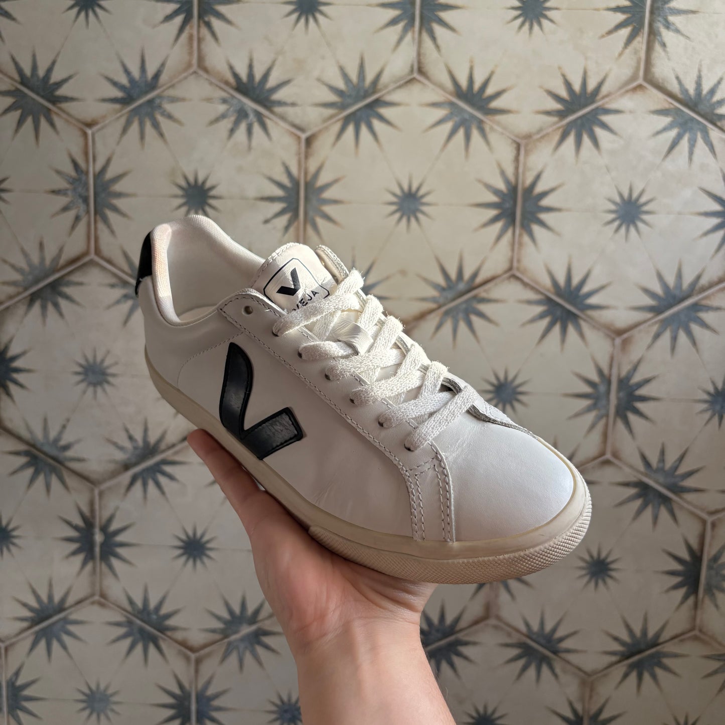 Veja Esplar Leather White Black (7W)