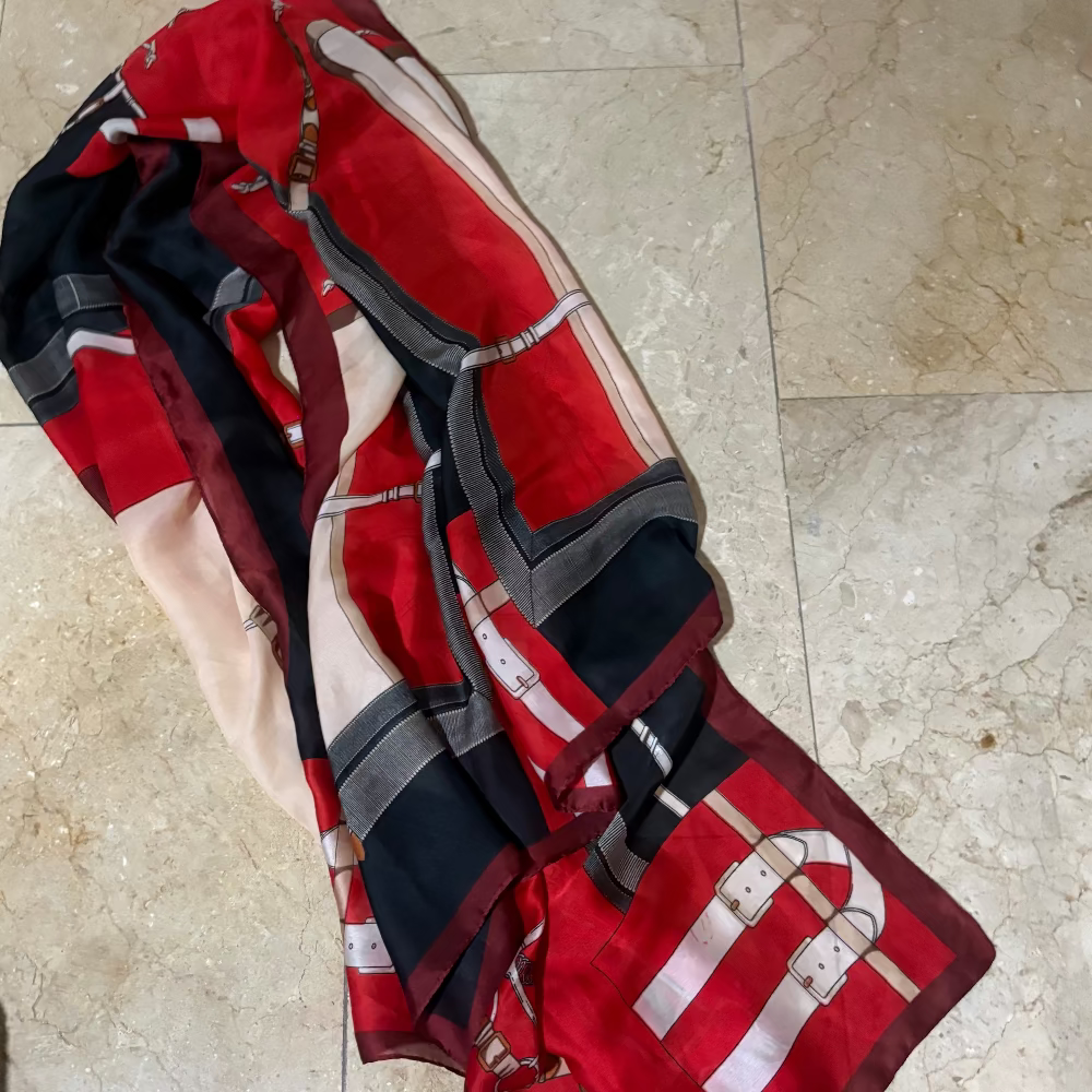 Pañoleta Satín Roja/Negra