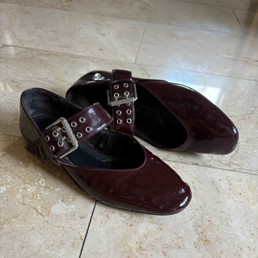 Zara Mary Jane Zapatos Rojo Vino
