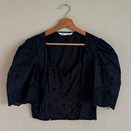 Zara Top Negro con Eyelets