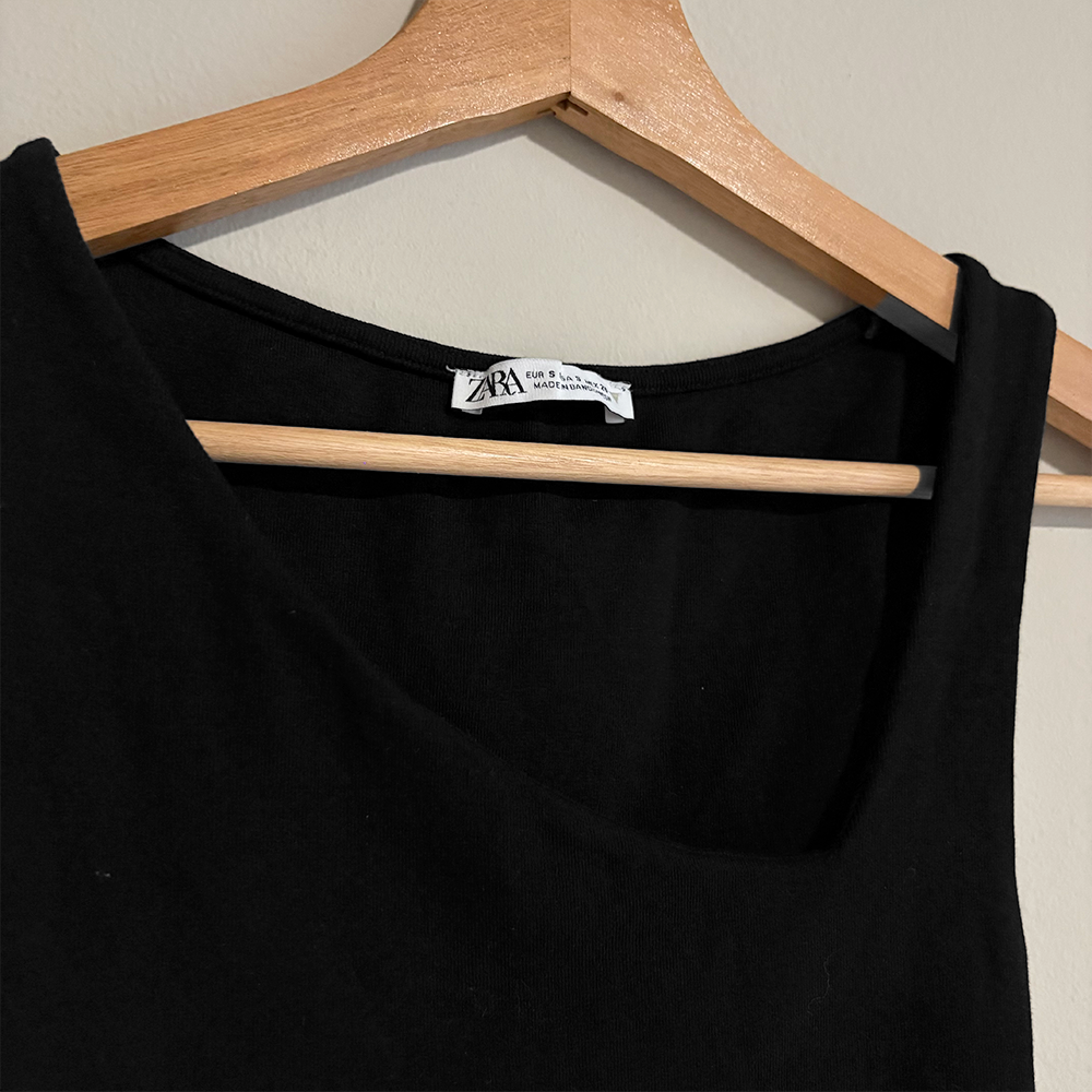Zara Top Negro Asimetrico (M)